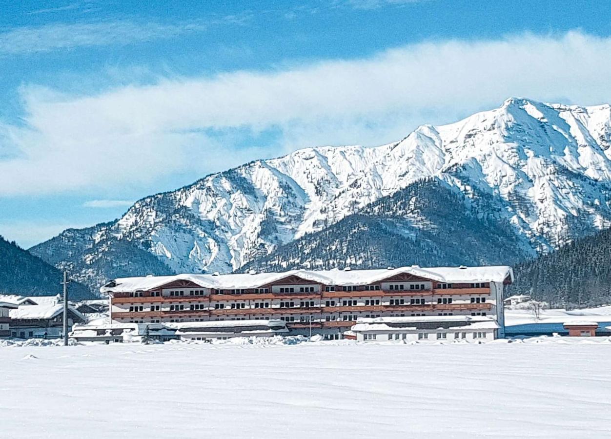Kuhotel By Rilano Bald Elaya Hotel Steinplatte Waidring Bagian luar foto